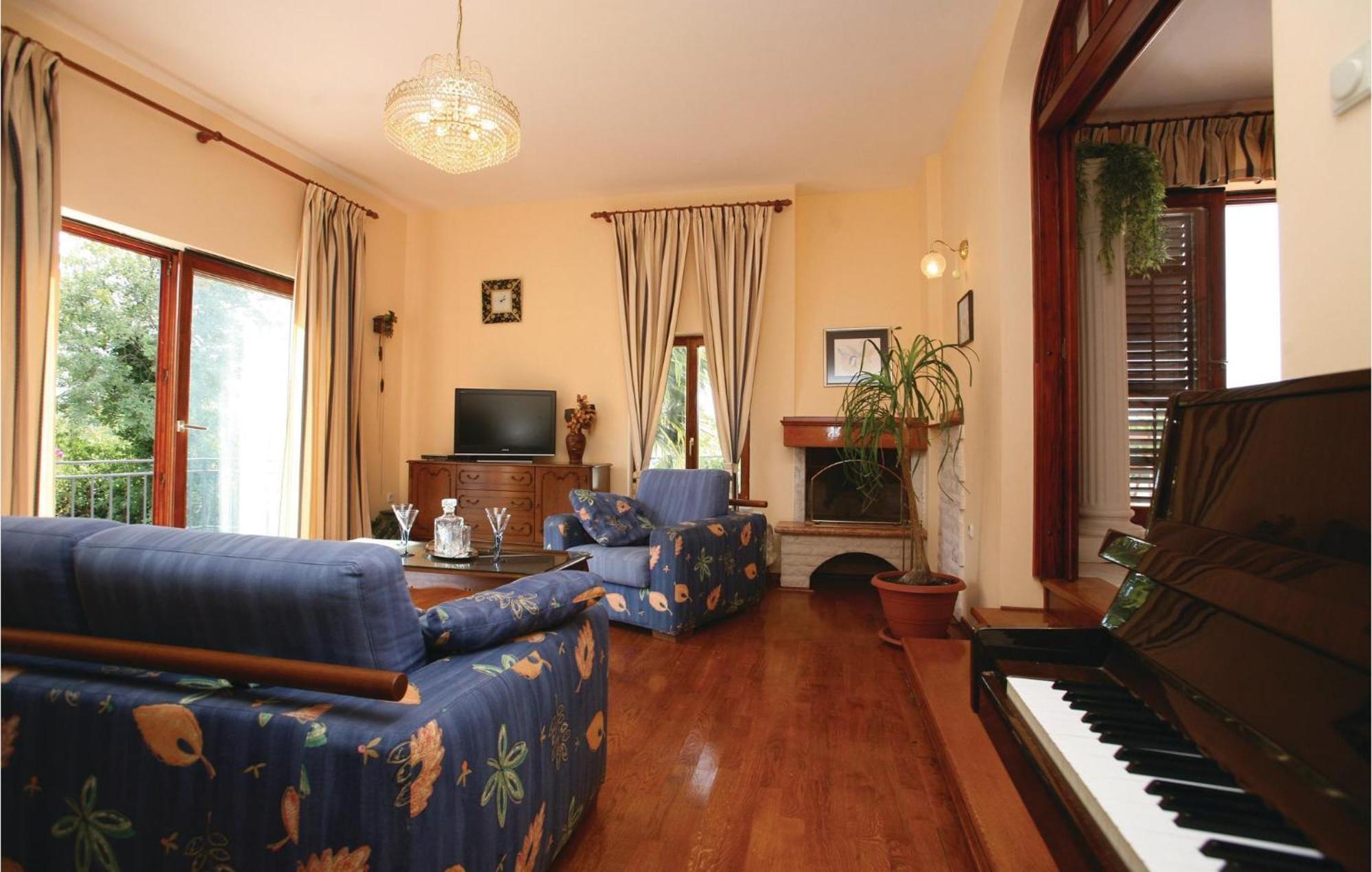 Lovely Home In Kapelica With Wifi Raša Exterior foto