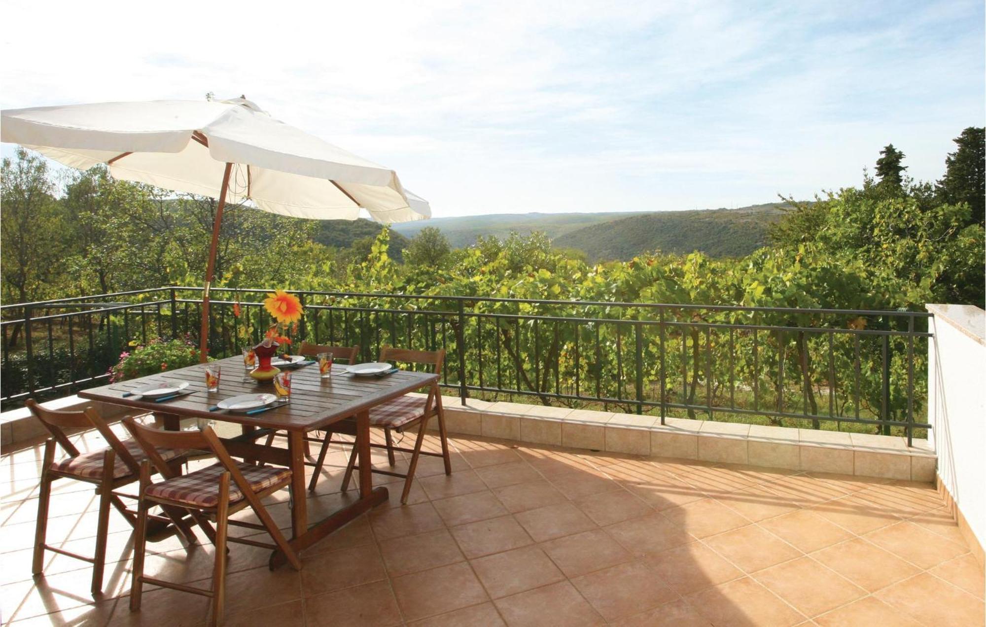 Lovely Home In Kapelica With Wifi Raša Exterior foto