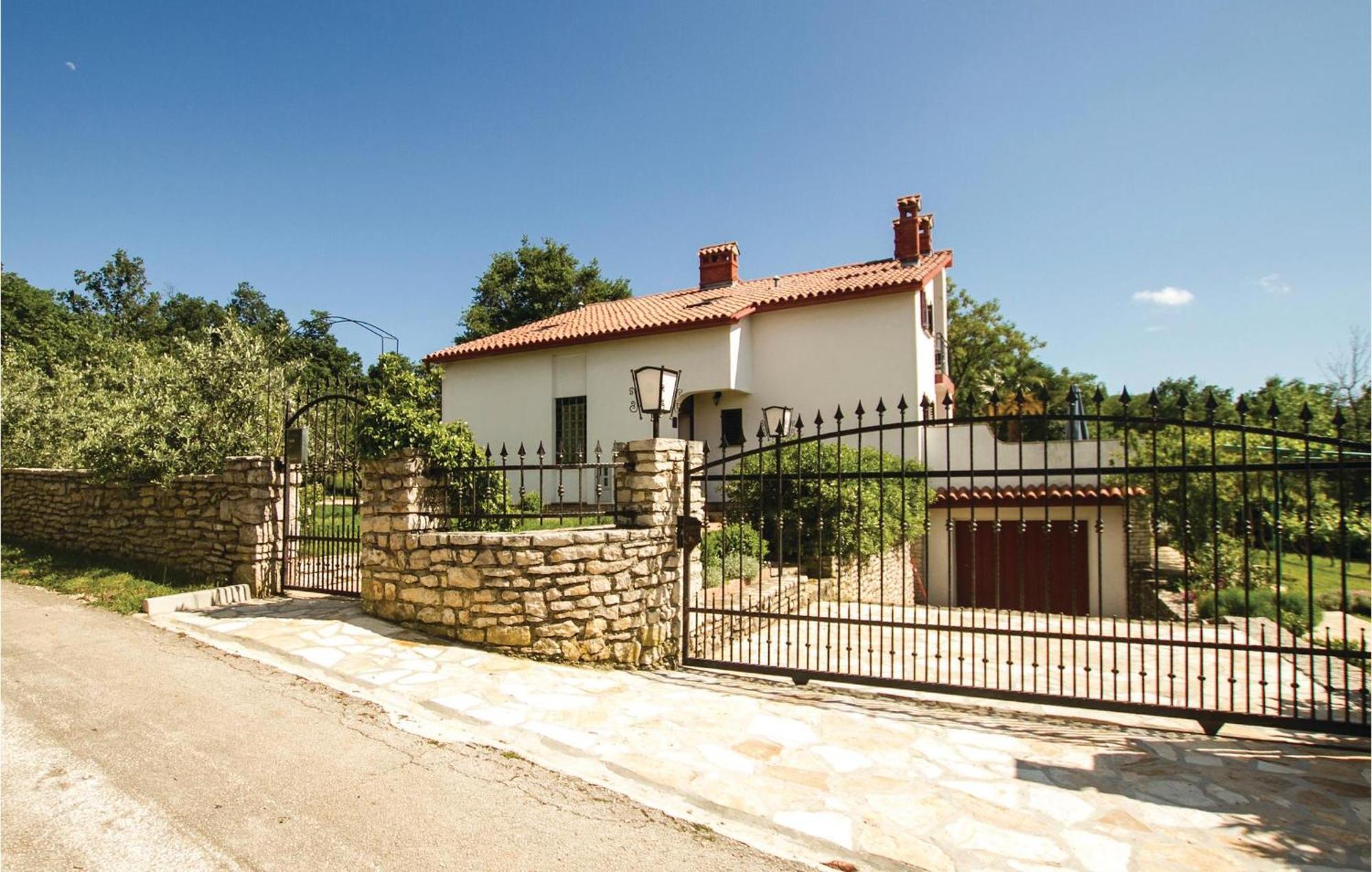 Lovely Home In Kapelica With Wifi Raša Exterior foto