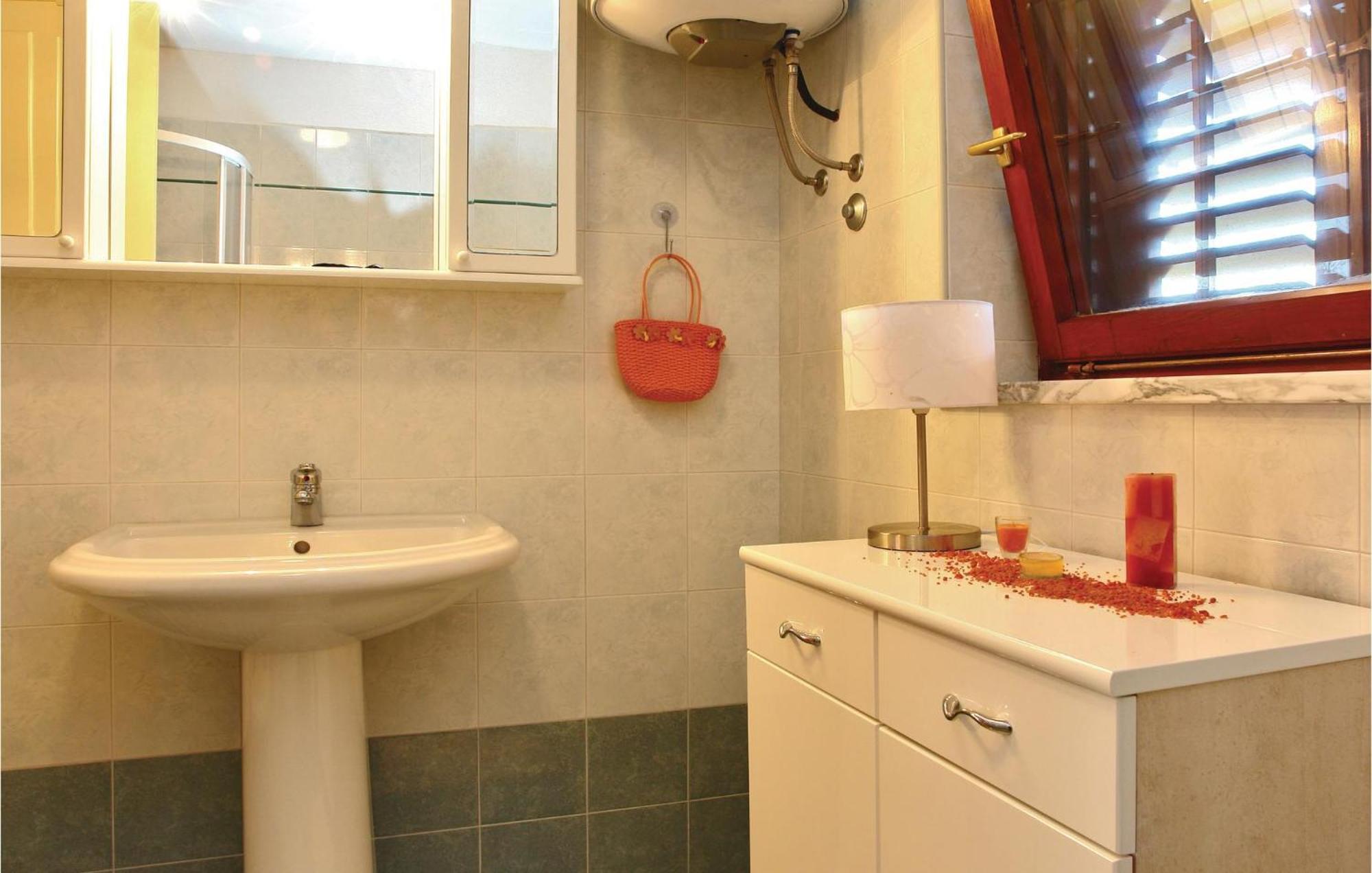 Lovely Home In Kapelica With Wifi Raša Exterior foto