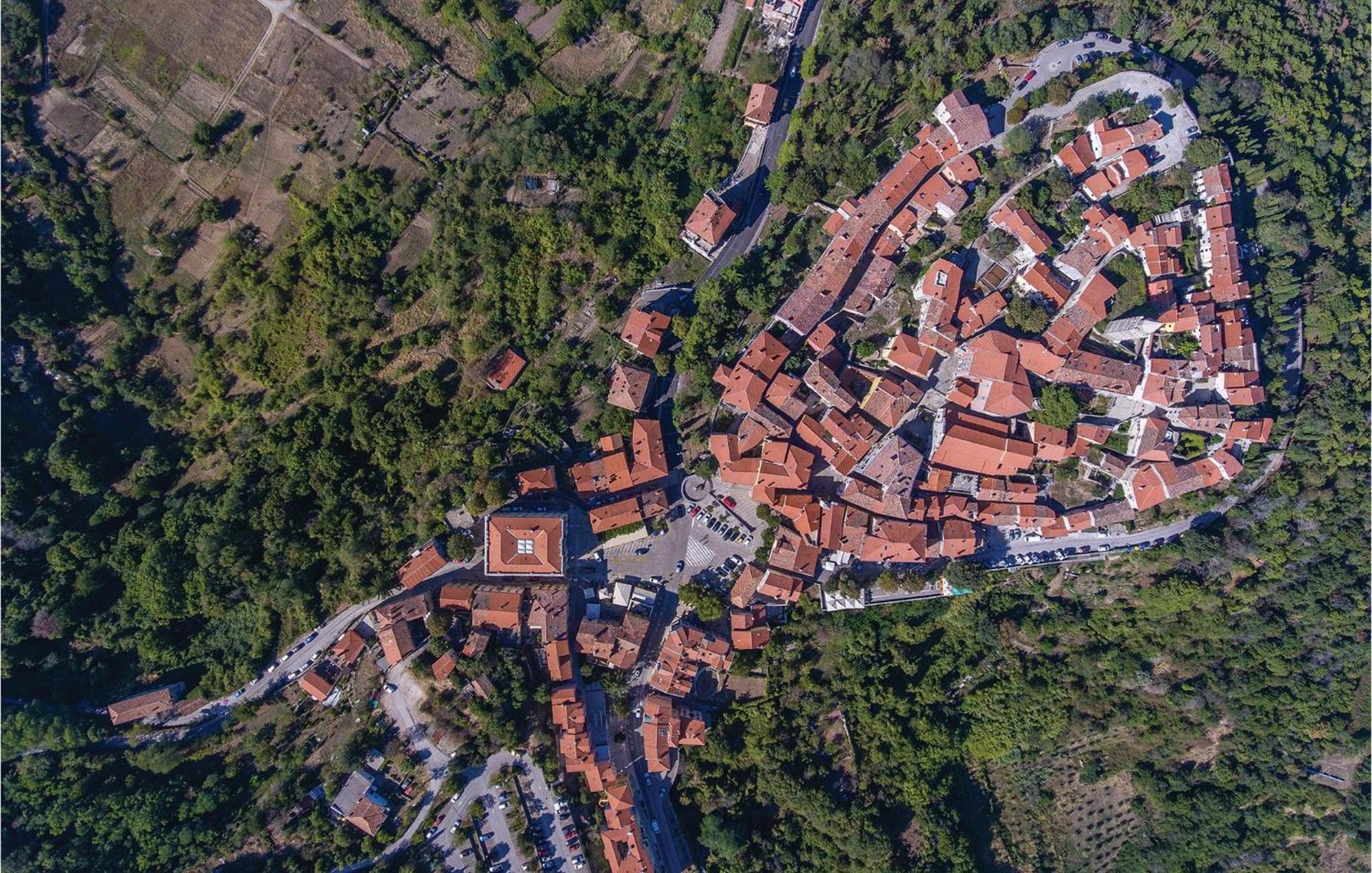 Lovely Home In Kapelica With Wifi Raša Exterior foto